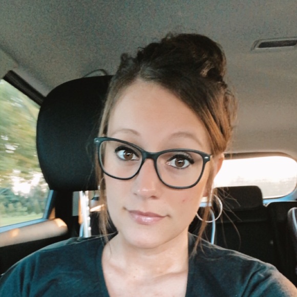 Meet your Posher, Julie - Picture 1 of 1